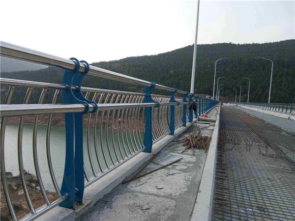 黑河不锈钢桥梁护栏的特点及其在桥梁安全中的重要作用