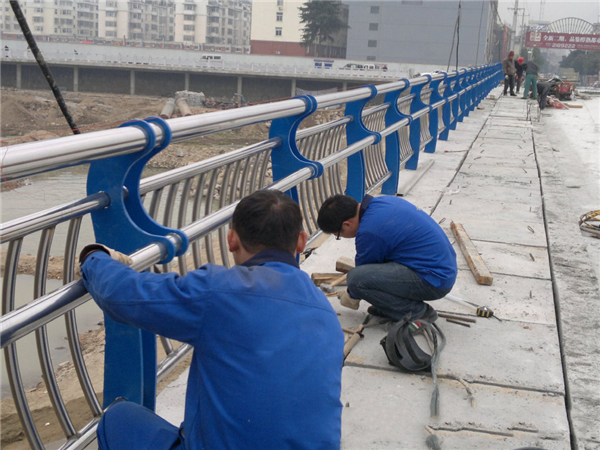 黑河不锈钢河道护栏的特性及其在城市景观中的应用
