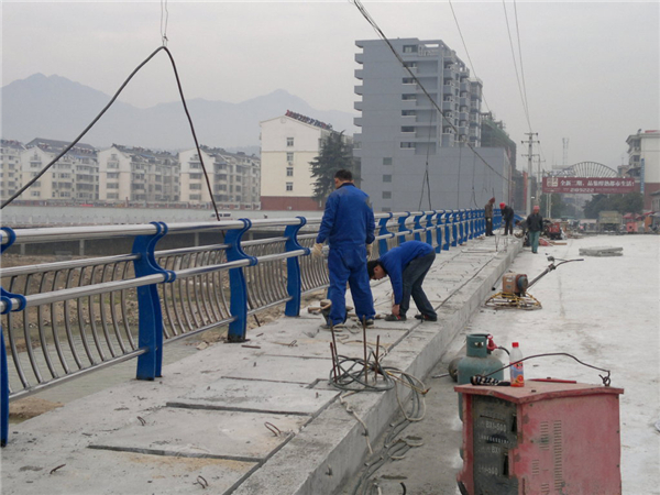 黑河不锈钢复合管护栏常见问题及解决方案